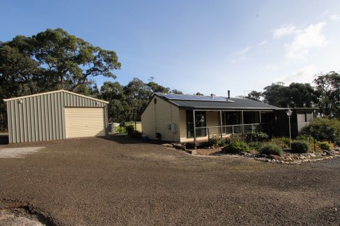 118 Station Lane, CARNGHAM VIC 3351