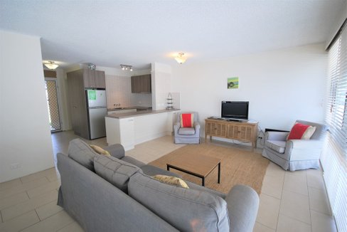 1/182 The Esplanade, BURLEIGH HEADS QLD 4220