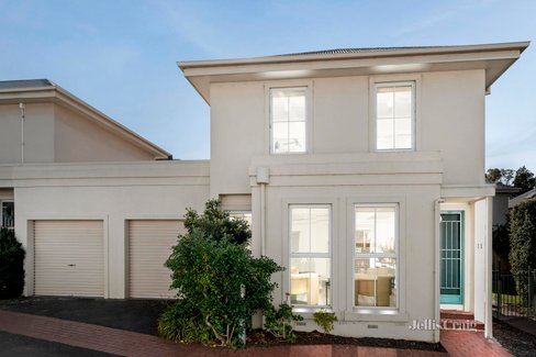 11 99 The Strand  Newport 3015