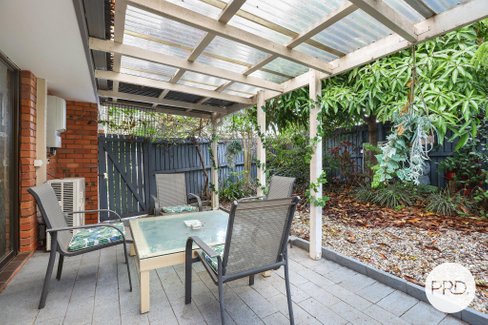 1/1A Brookside Road, LABRADOR QLD 4215