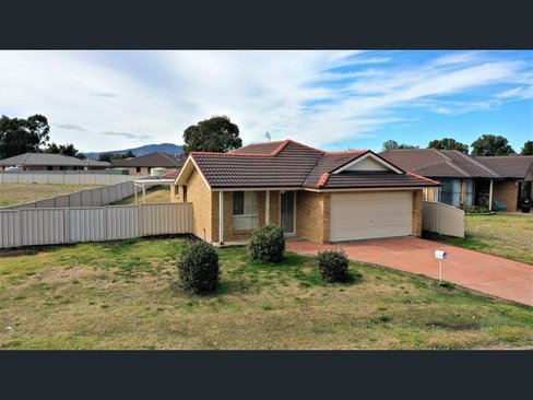 11B Green Crescent, QUIRINDI NSW 2343