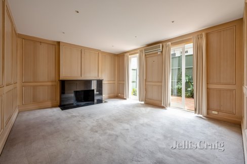1/1B Ormsby Grove Toorak 3142