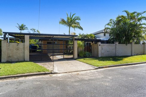 12 Adams Avenue, Miami QLD 4220