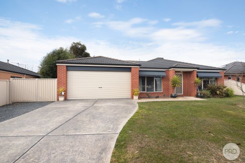 12 Barley Sheaf Drive, MINERS REST VIC 3352