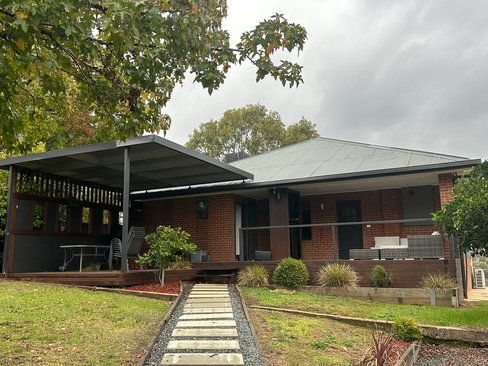 12 Blowering Road, TUMUT NSW 2720