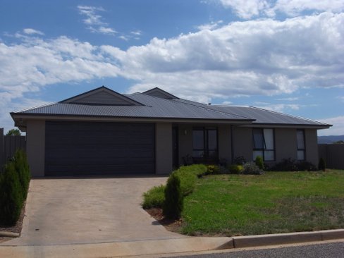 12 Burgun Drive, TUMBARUMBA NSW 2653