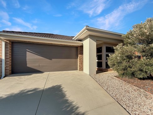 12 Cape Way  Armstrong Creek 3217