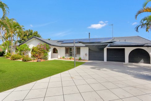 12 Cedar Court, PALM BEACH QLD 4221