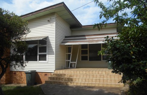 12 Clarence Street, TUMUT