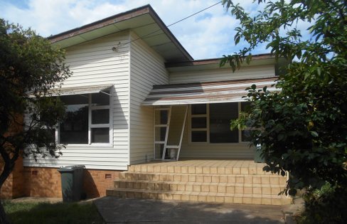 12 Clarence Street, TUMUT NSW 2720