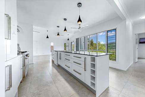 12 Curlew Court, JUBILEE POCKET QLD 4802
