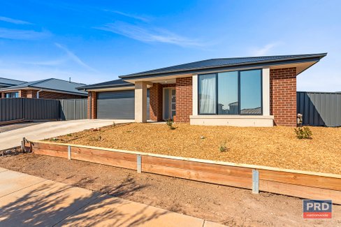 12 Daisy Street, HUNTLY VIC 3551