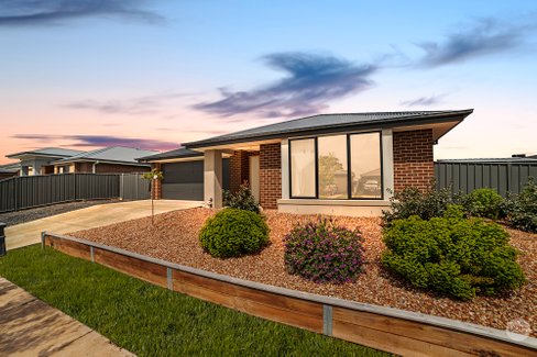 12 Daisy Street, HUNTLY VIC 3551