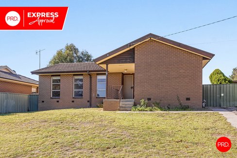 12 Derwent Dr, LONG GULLY VIC 3550