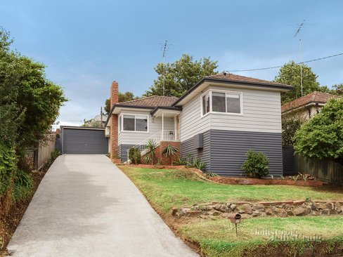 12 Greenbank Crescent Pascoe Vale South 3044