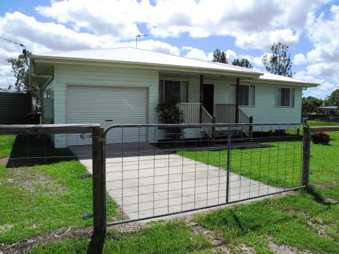 12 Hickman Street, BOROREN QLD 4678