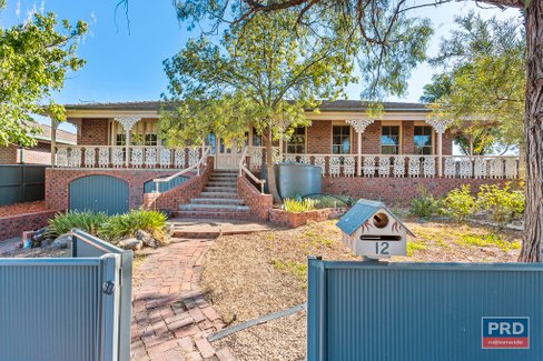 12 Houlahan Street, FLORA HILL VIC 3550