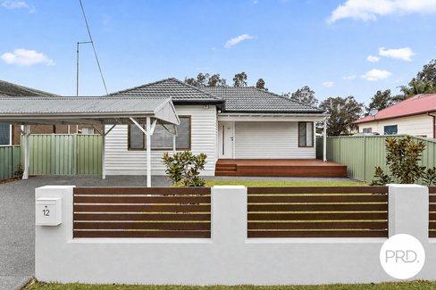 12 Hurt Parade, UNANDERRA