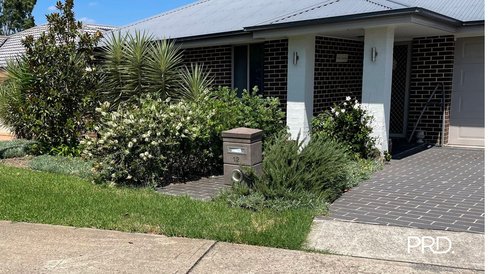 12 Katandra Pl, Jordan Springs NSW 2747