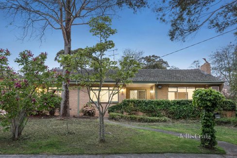 12 Knaith Road  Ringwood East 3135