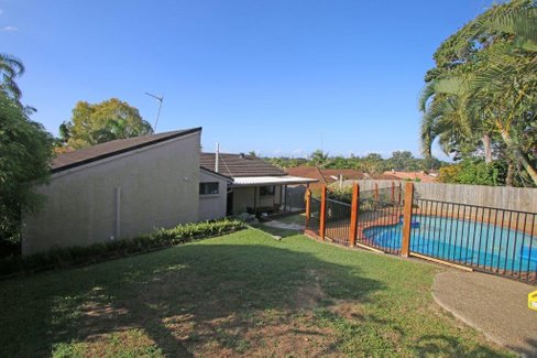 12 Kurrambee Avenue, ASHMORE QLD 4214