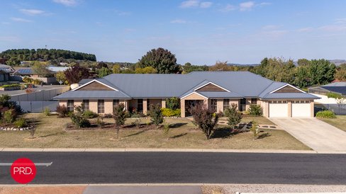 12 Larmer Street, BUNGENDORE