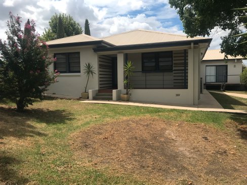 12 Lockeridge Drive, TUMUT NSW 2720