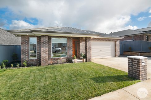 12 Longford Road, ALFREDTON VIC 3350