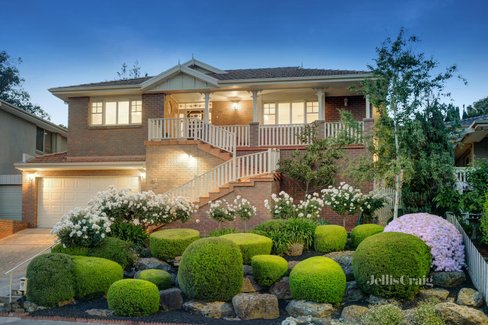 12 Manatunga Circuit Greensborough 3088