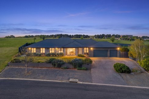 12 McFadzen Place, BUNGENDORE NSW 2621