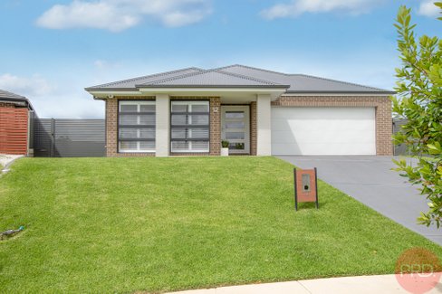 12 Medlar Circuit, GILLIESTON HEIGHTS NSW 2321