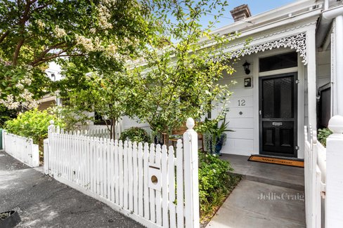 12 Merton Place Albert Park 3206