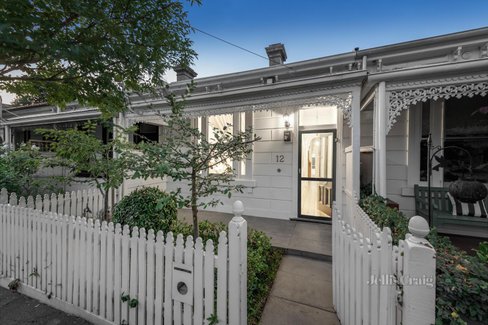 12 Merton Place Albert Park 3206
