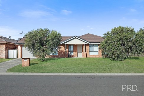 1/2 Minimbah Close, TAMWORTH NSW 2340