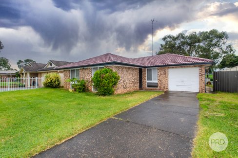 12 Newtimber Circuit, ST CLAIR NSW 2759