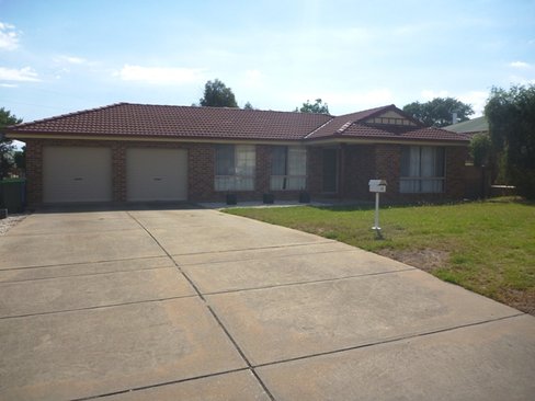 12 Otama Street, GLENFIELD PARK NSW 2650