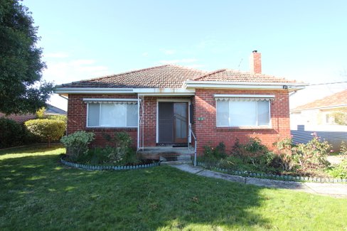 12 Park Street, WENDOUREE VIC 3355