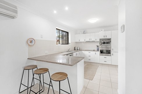 1/2 Pheasant Court, Miami QLD 4220