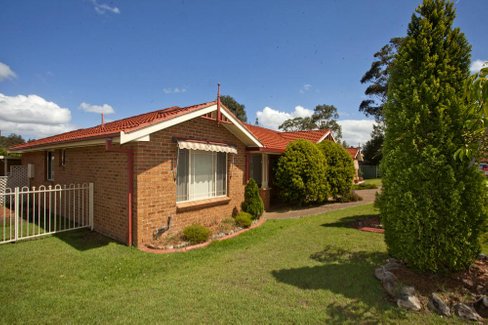 1/2 Proserpine Close, ASHTONFIELD NSW 2323