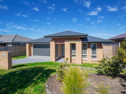 12 Redgum Circuit, ABERGLASSLYN NSW 2320