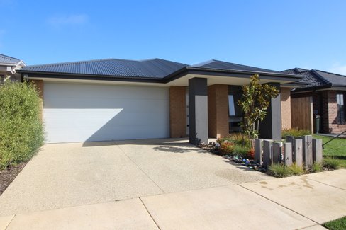 12 Romley Avenue Armstrong Creek 3217