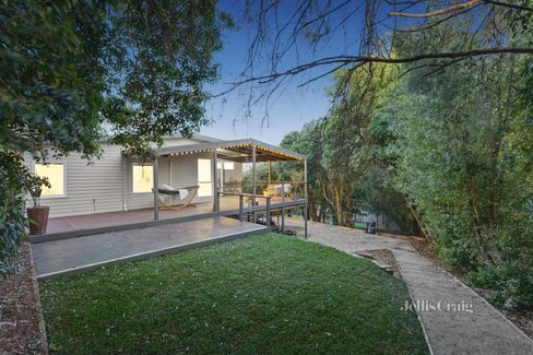 12 Ruthven Way Ringwood East 3135