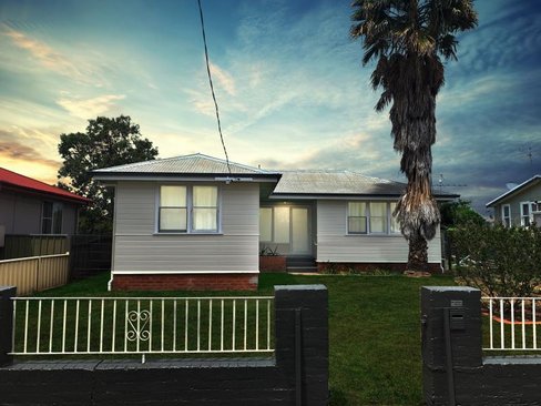 12 Stewart Avenue, TAMWORTH NSW 2340