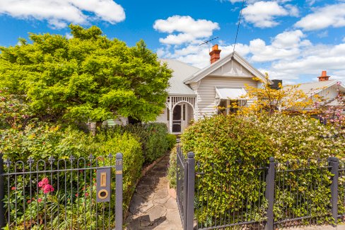 12 Stinton Avenue, Newtown