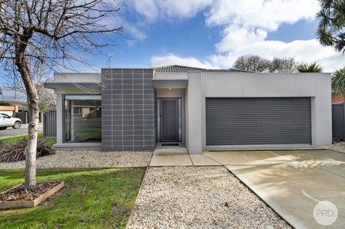12 Towong Street ALFREDTON