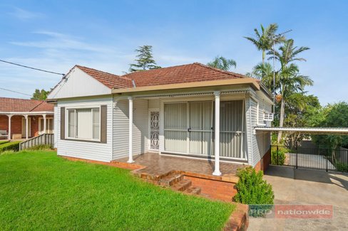 12 Valmay Avenue, PICNIC POINT NSW 2213
