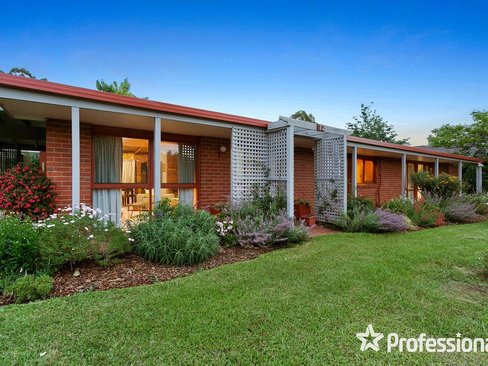 12 Wyuna Walk Mooroolbark 3138