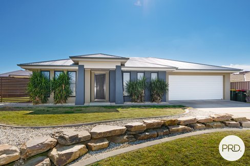 12 Yulong Street, GLENFIELD PARK NSW 2650