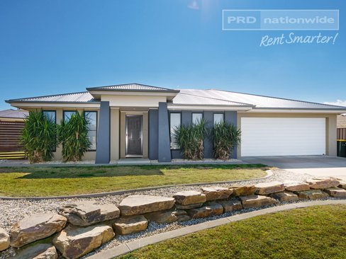 12 Yulong Street, GLENFIELD PARK NSW 2650