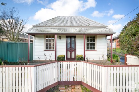 1/204 Stawell Street North, BROWN HILL VIC 3350